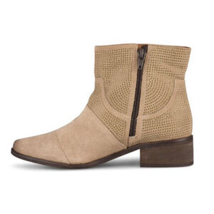 Anthropologie Klub Nico Zola Suede Bootie Size 9 (color oatmeal) NWOT